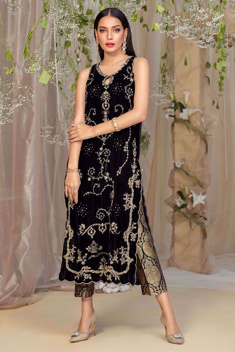 Picture of Frosty gold on black velvet