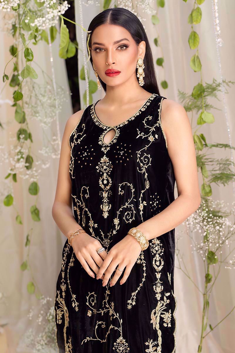 Picture of Frosty gold on black velvet