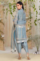 Picture of Tissue organza box cut with Pants