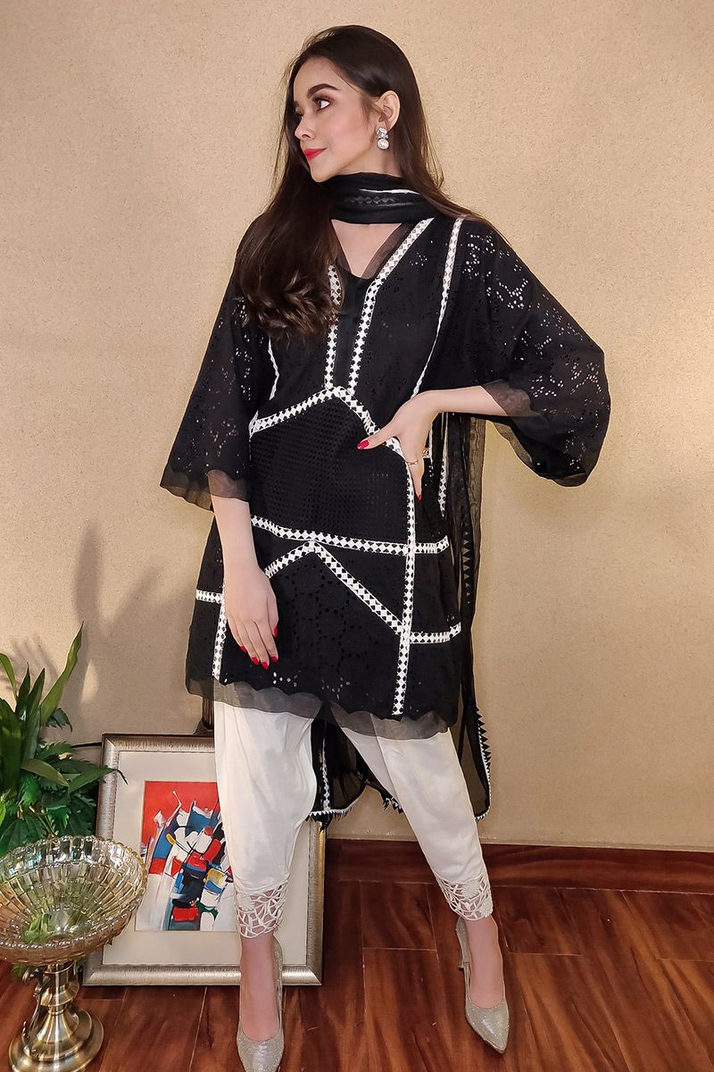 Picture of Black and White Chikan