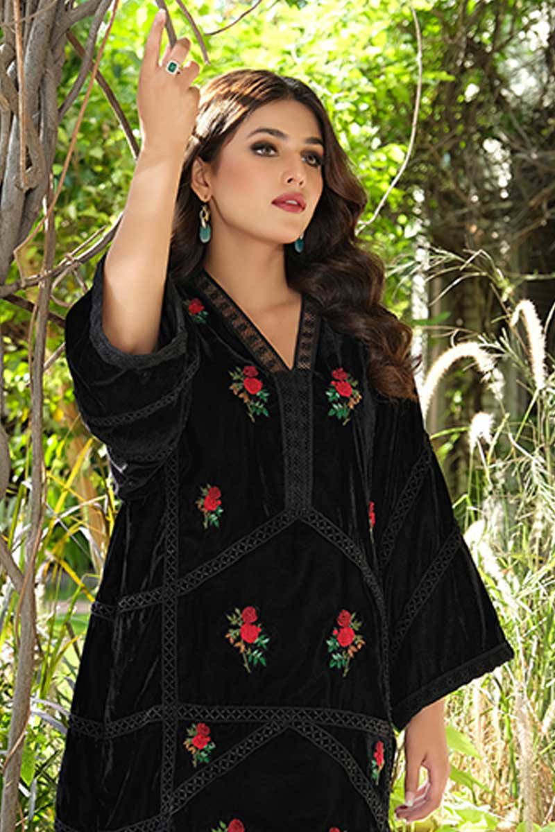 Picture of Red Roses On Velvet