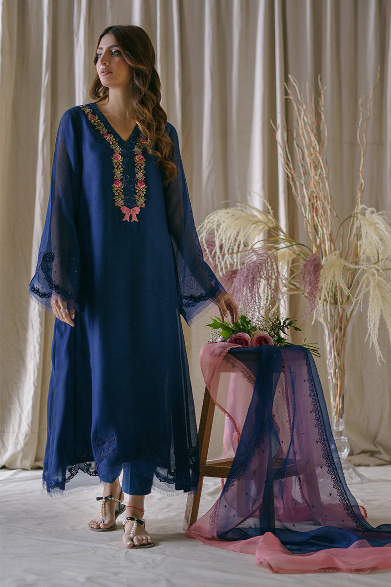 Picture of Rose And Bows With Pants