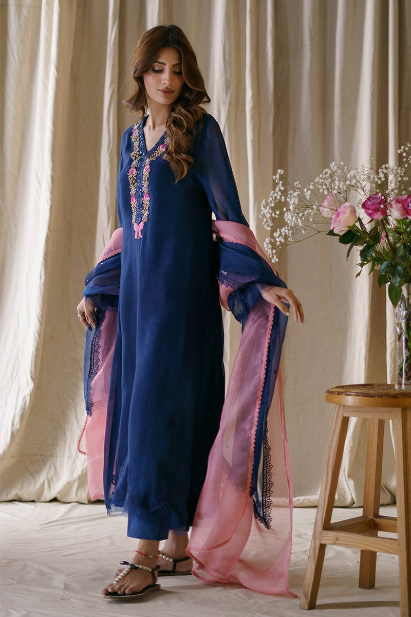 Picture of Rose And Bows With Pants