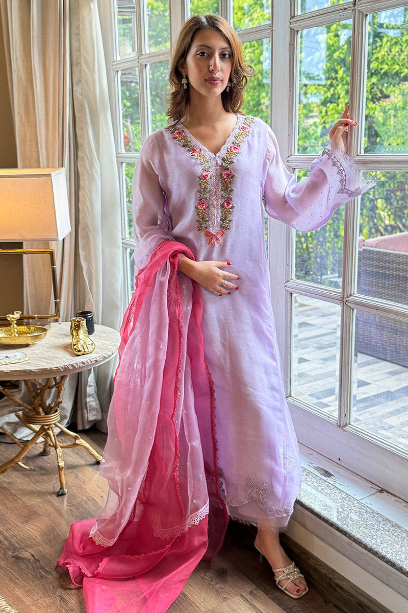 Picture of Roses And Bow Lilac With Pants