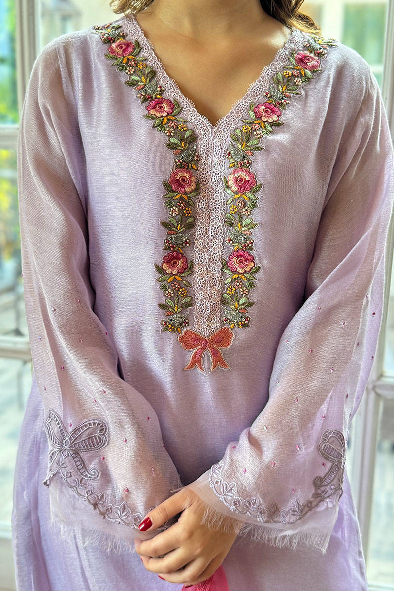 Picture of Roses And Bow Lilac With Pants