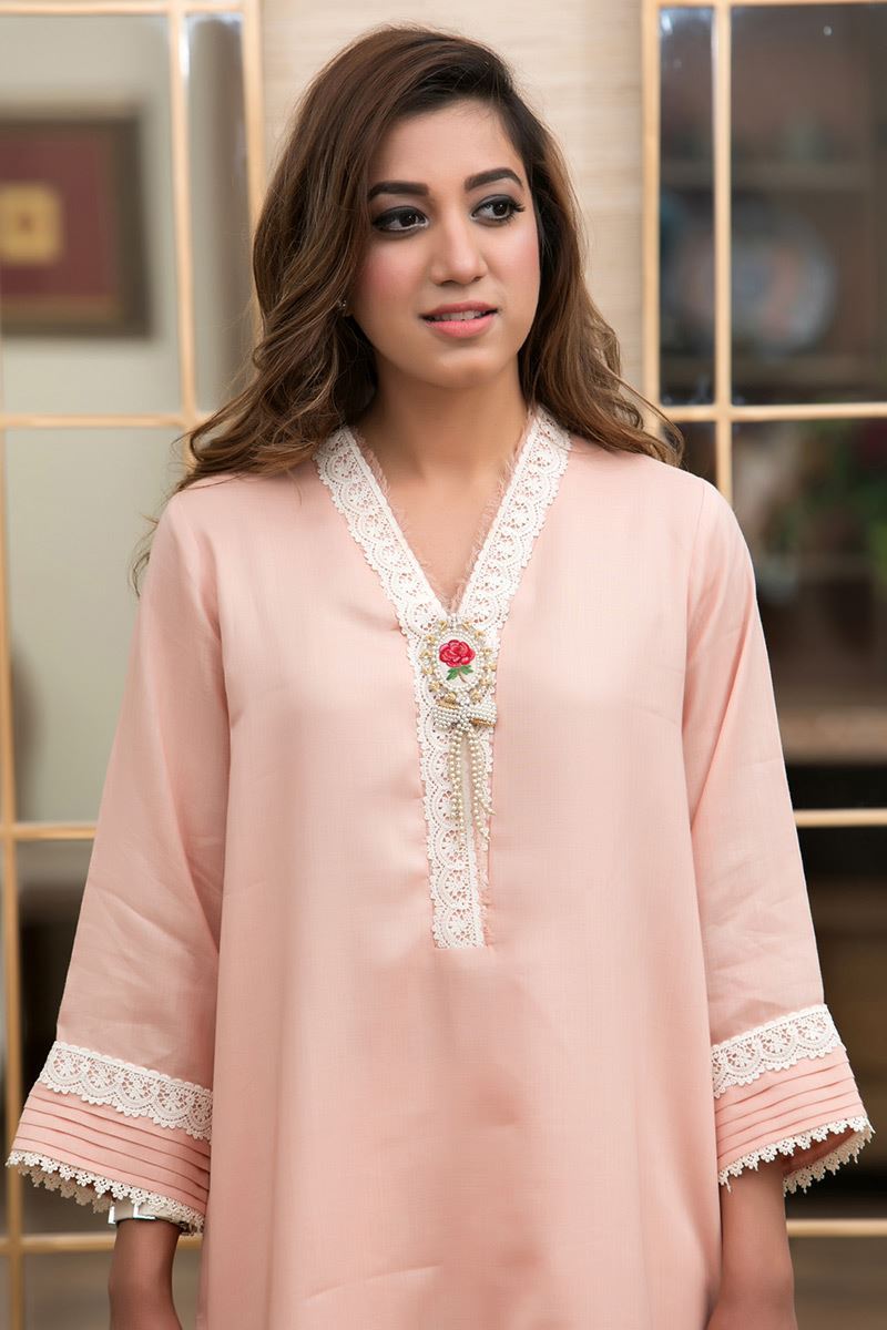 Picture of vintage cameo broach