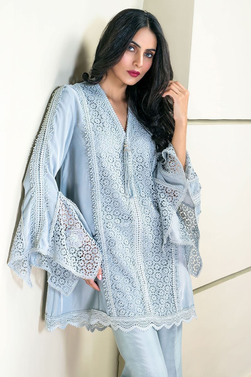 Picture of Box sleeves on velvet