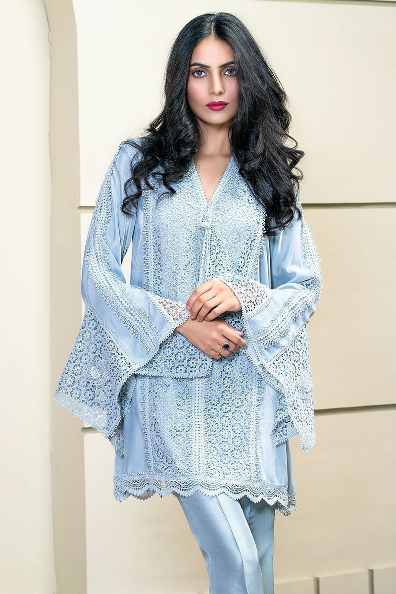 Picture of Box sleeves on velvet