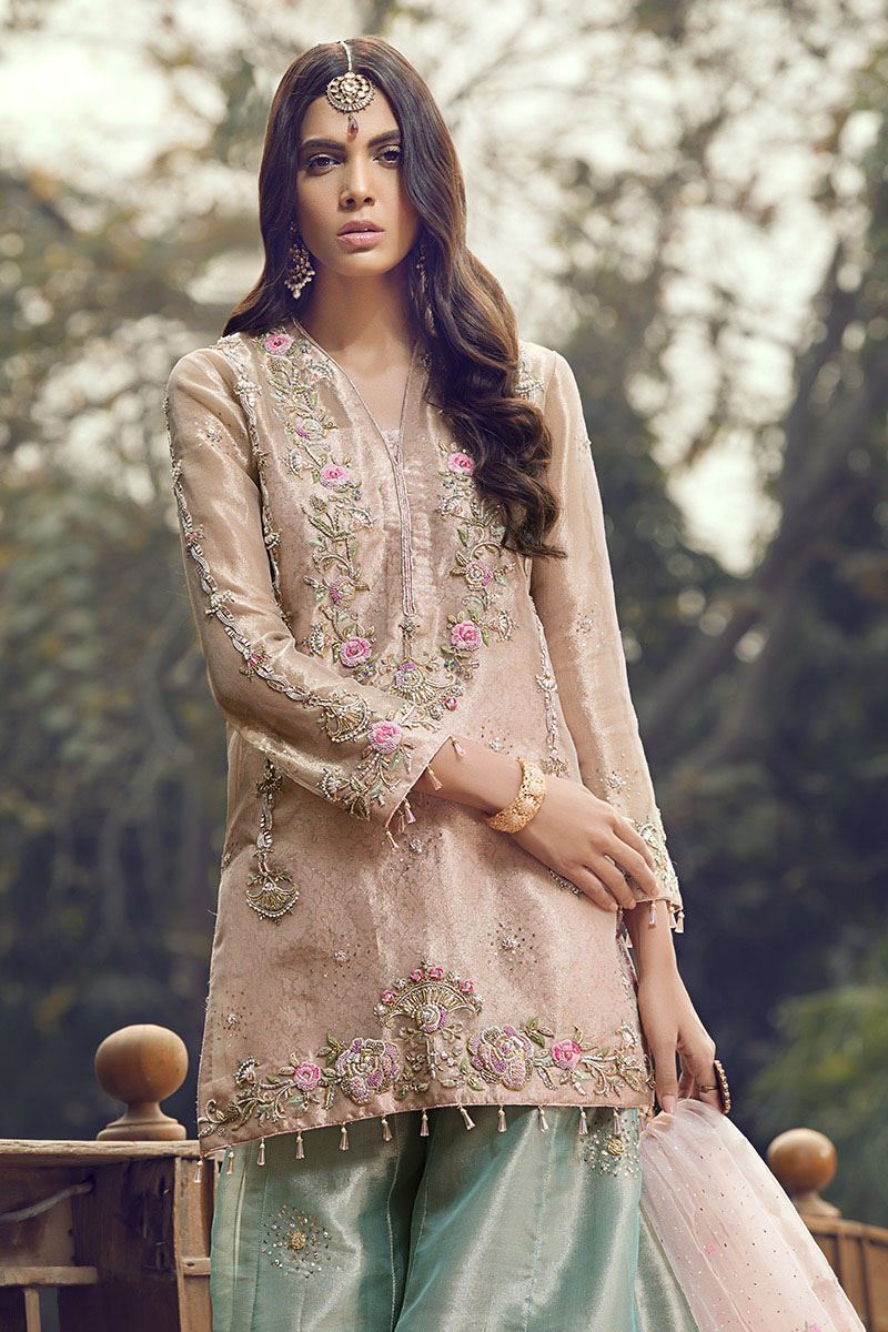 Picture of Pink rose on gold