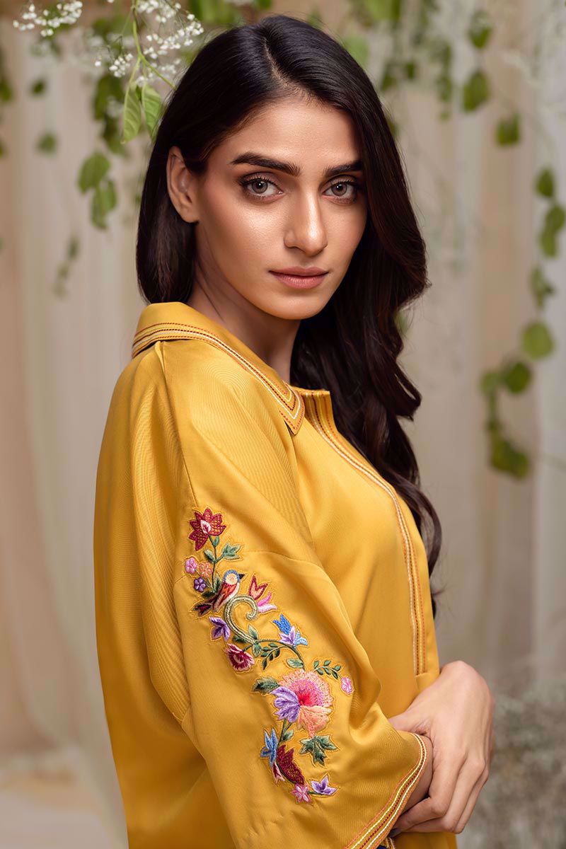 Picture of Collar shirt with laser and embroidery