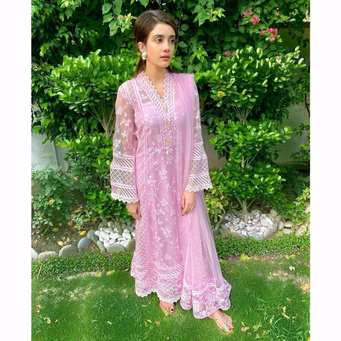 Picture of Mehek Rizvi in Ribbon Rose