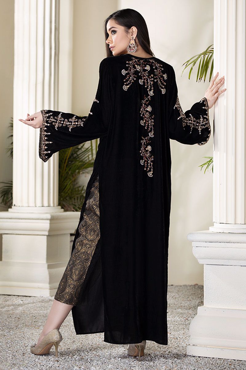 Picture of Antique bail on velvet with pants