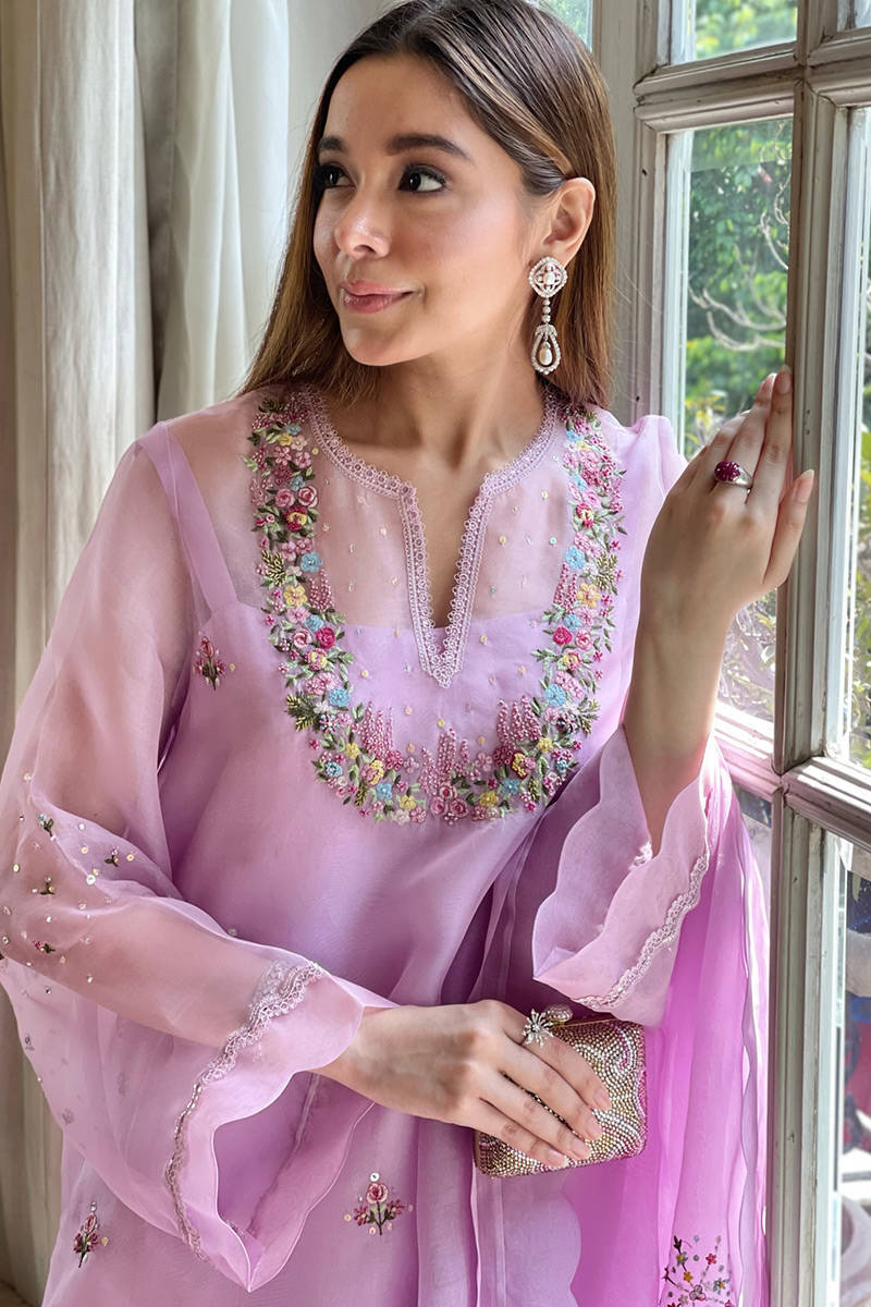 Picture of Blossoming Lylic with Pants