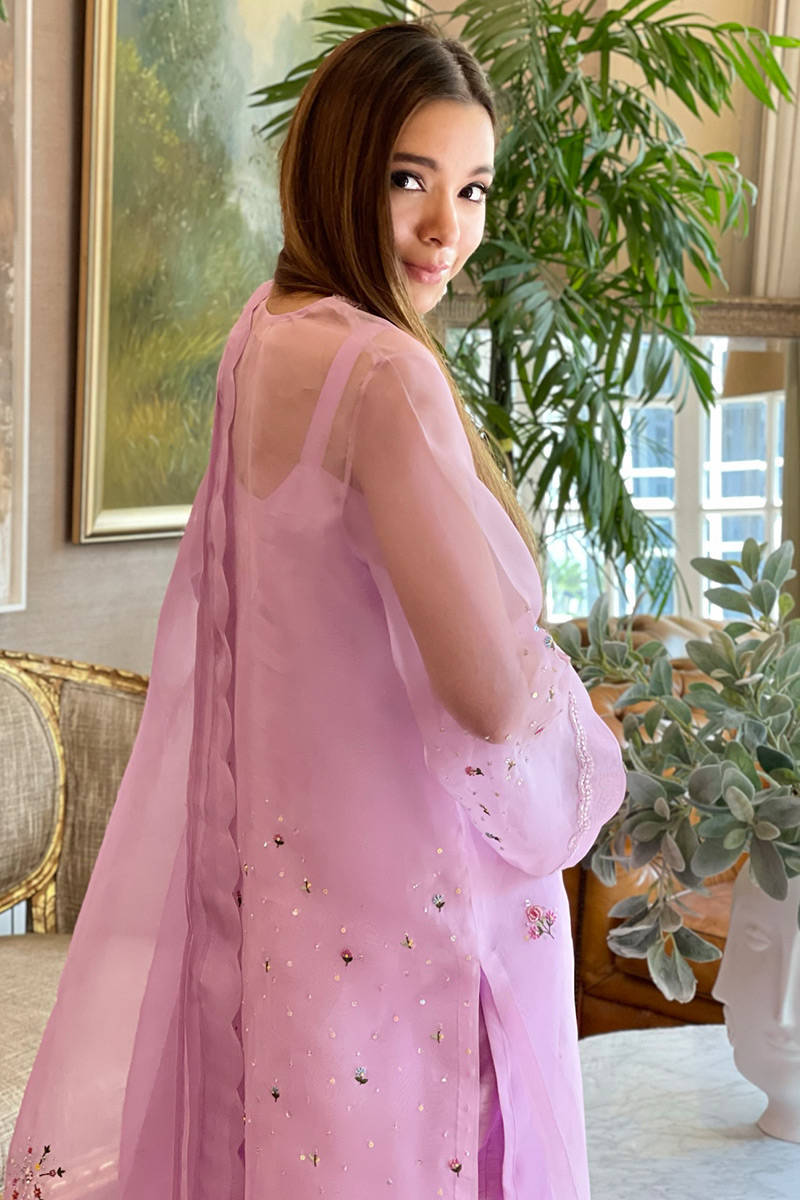 Picture of Blossoming Lylic with Pants