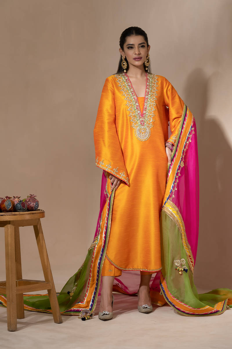 Picture of Mari Gold Shirt with pants