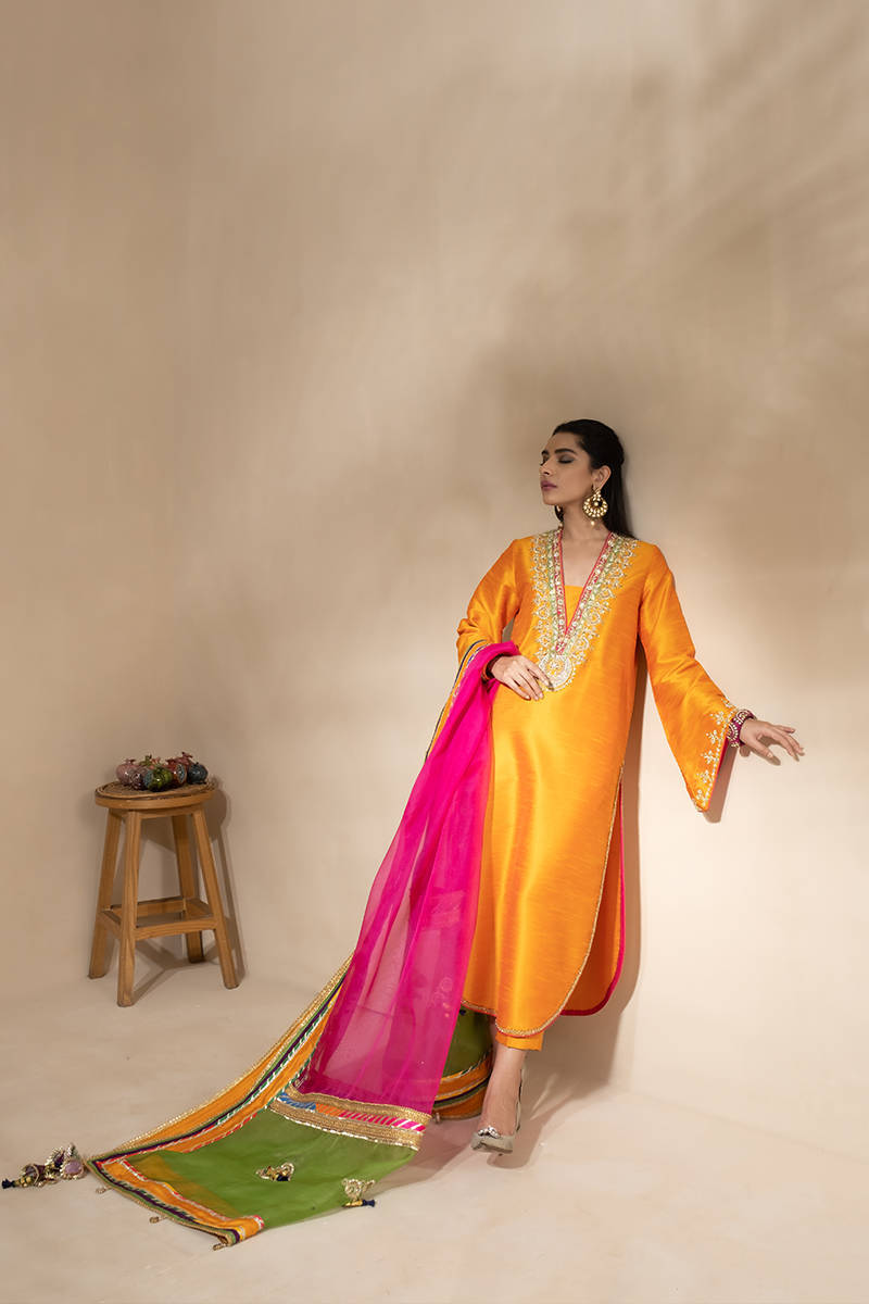 Picture of Mari Gold Shirt with pants