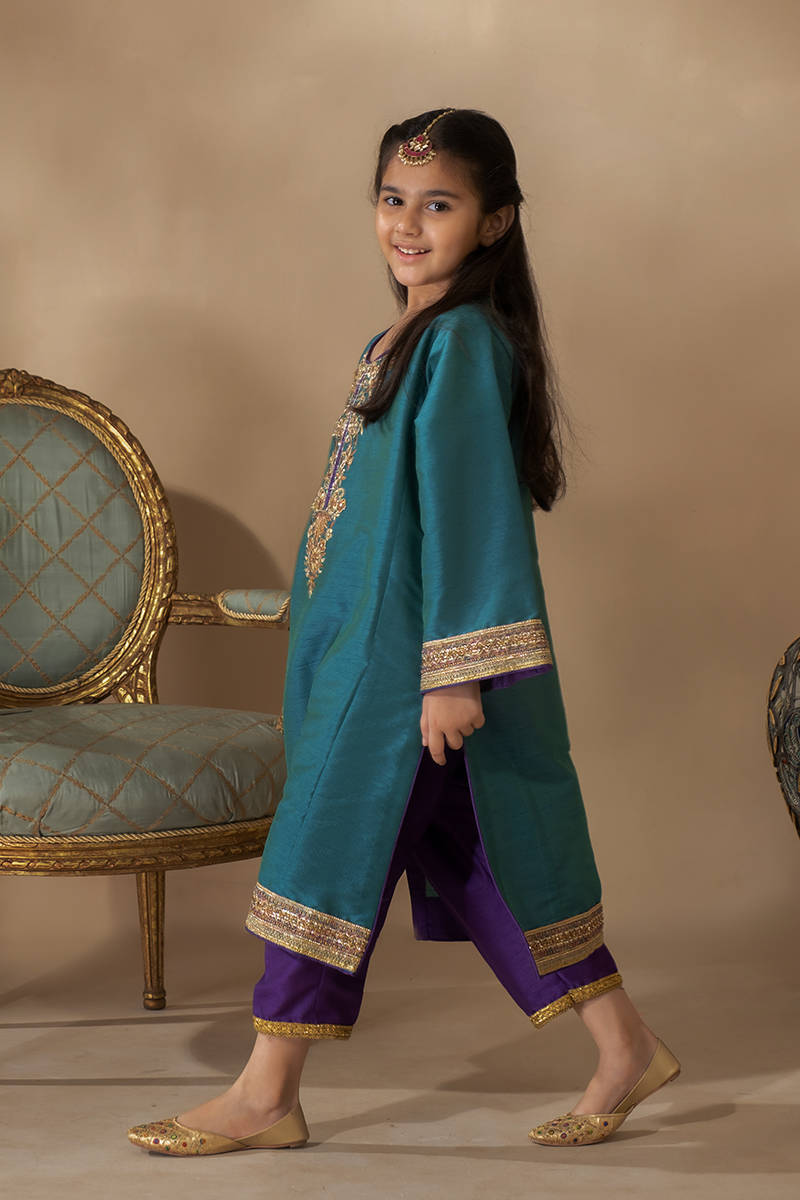 Picture of Antique Gold with Pants Kids