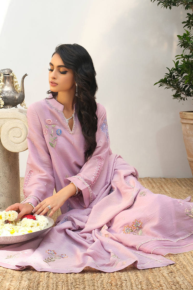 Picture of Lylic Paisley with Pants