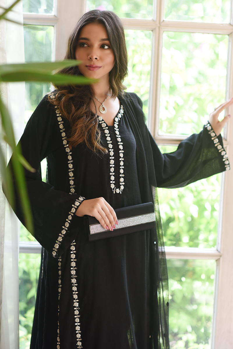 Picture of Black Mirrored Tribal