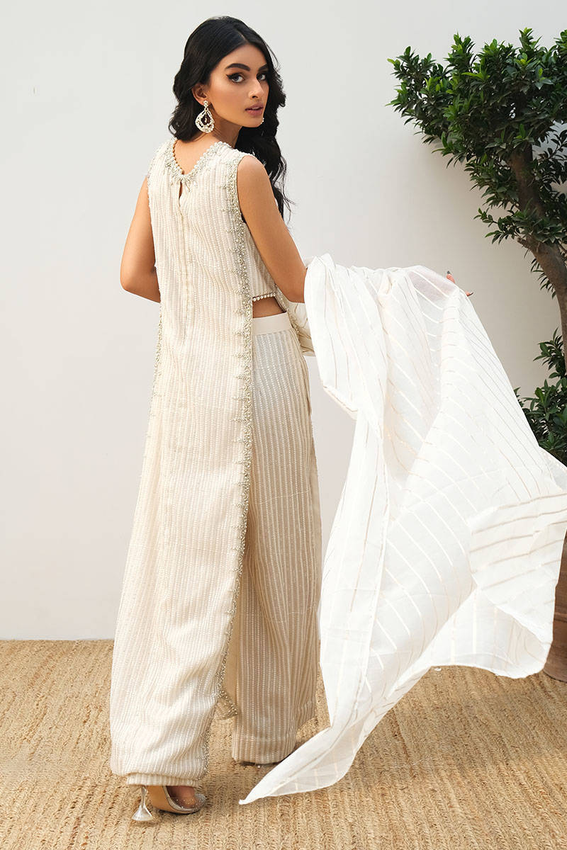 Picture of Nijah Gold with Pants