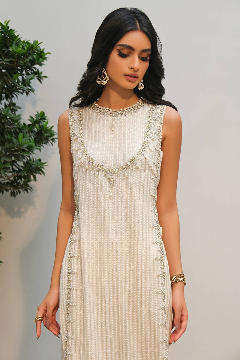 Picture of Nijah Gold with Pants