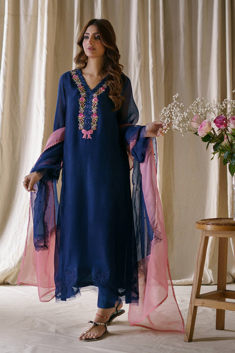 Picture of Rose and Bows With Pants