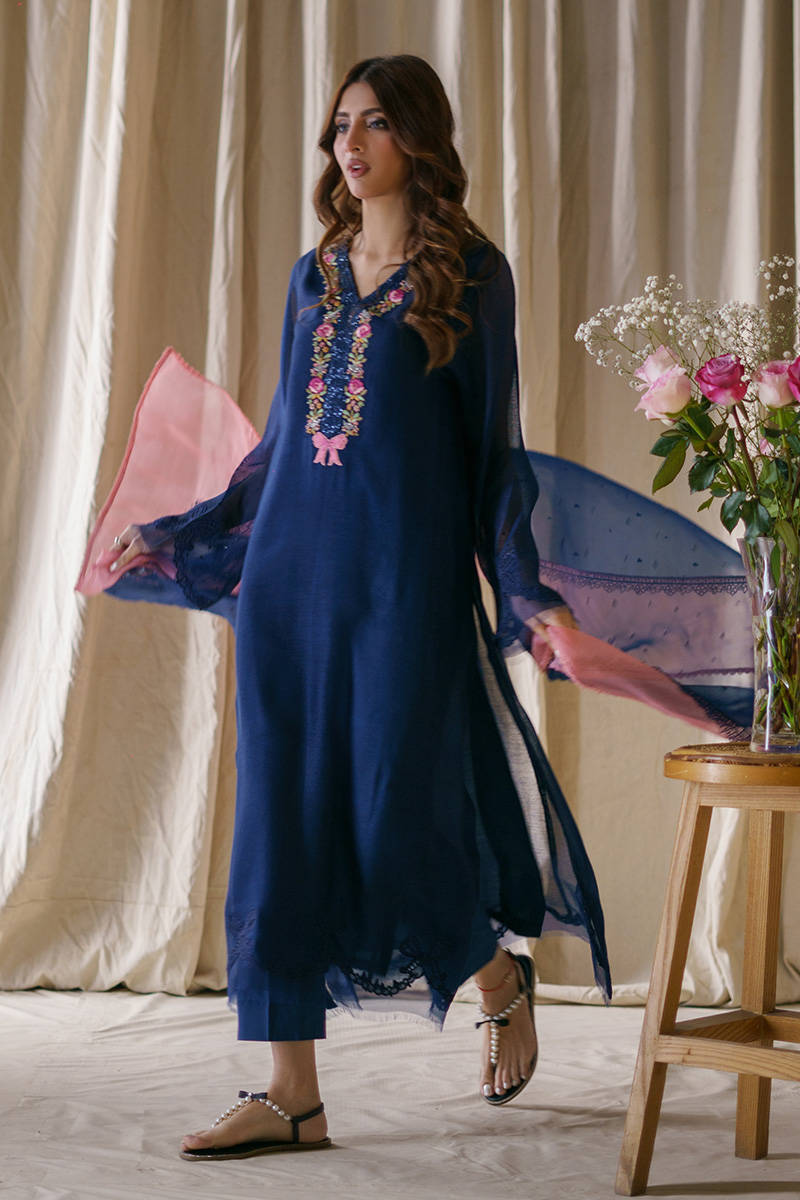 Picture of Rose and Bows With Pants