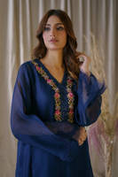 Picture of Rose and Bows With Pants