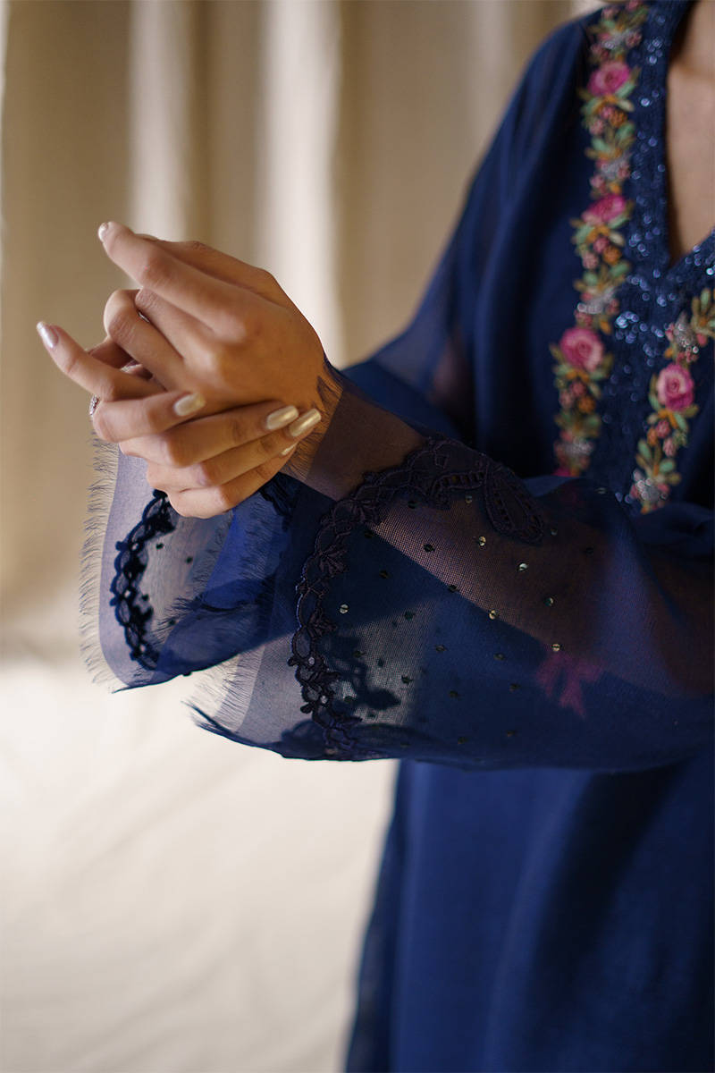 Picture of Rose and Bows With Pants