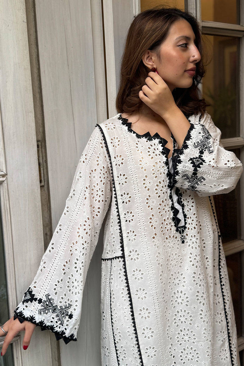 Picture of White Chikan Tribal Spring