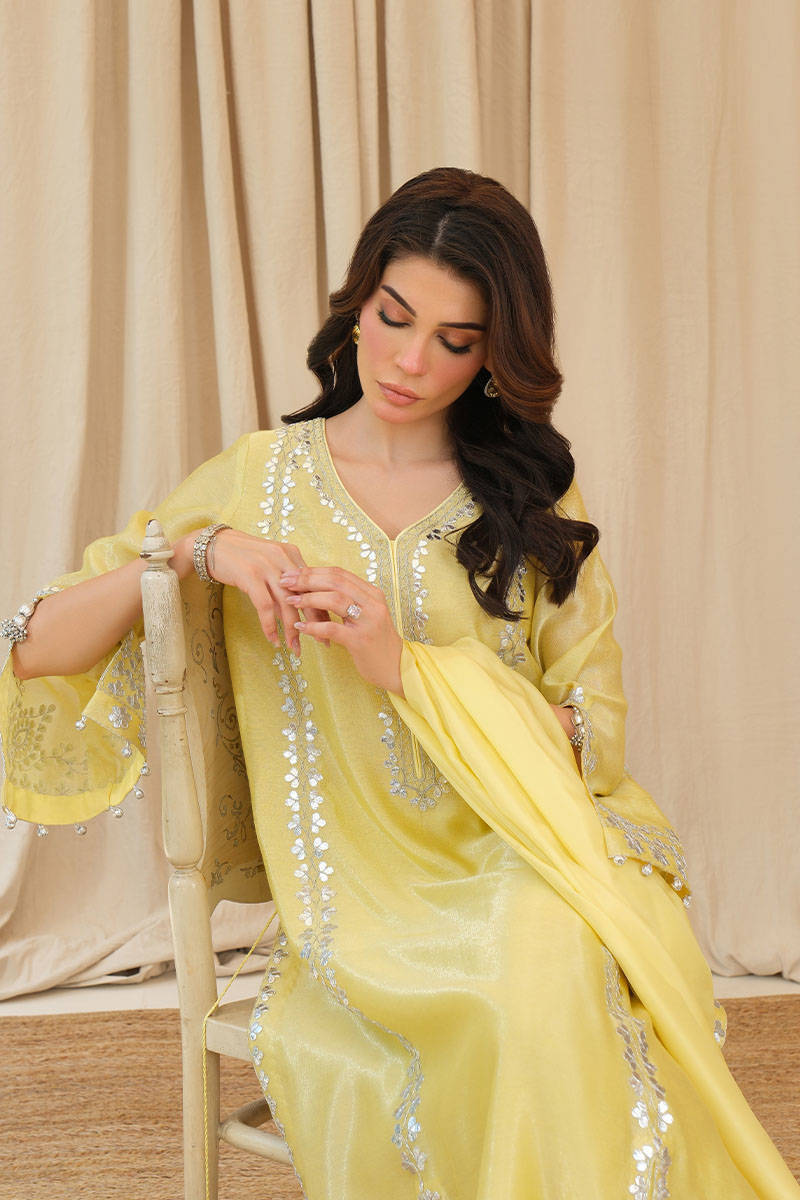 Picture of Ziya with pants