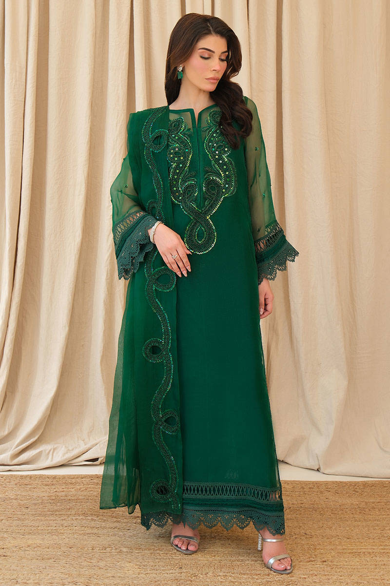 Picture of Zareen with pants