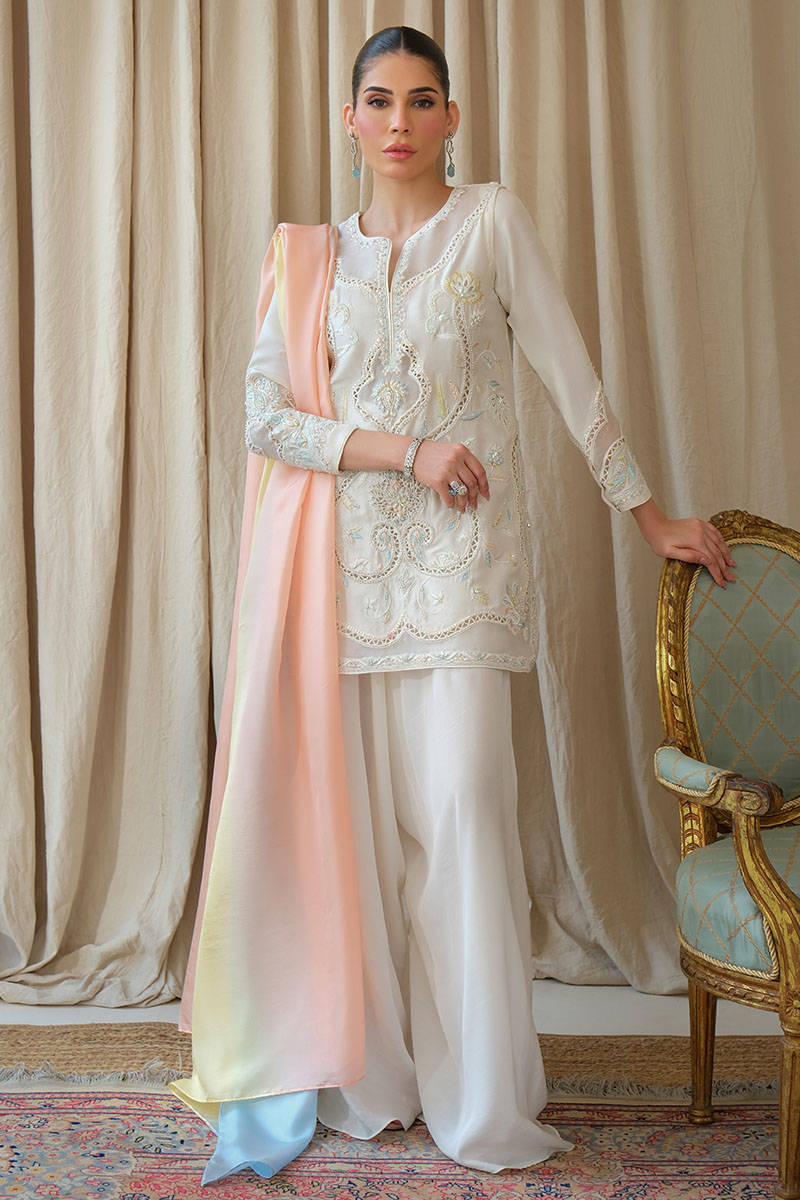 Picture of Ayla with pants