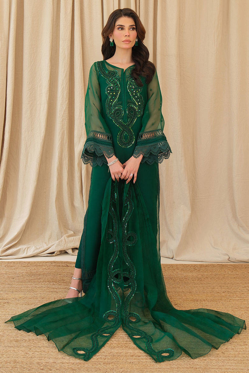 Picture of Zareen with pants