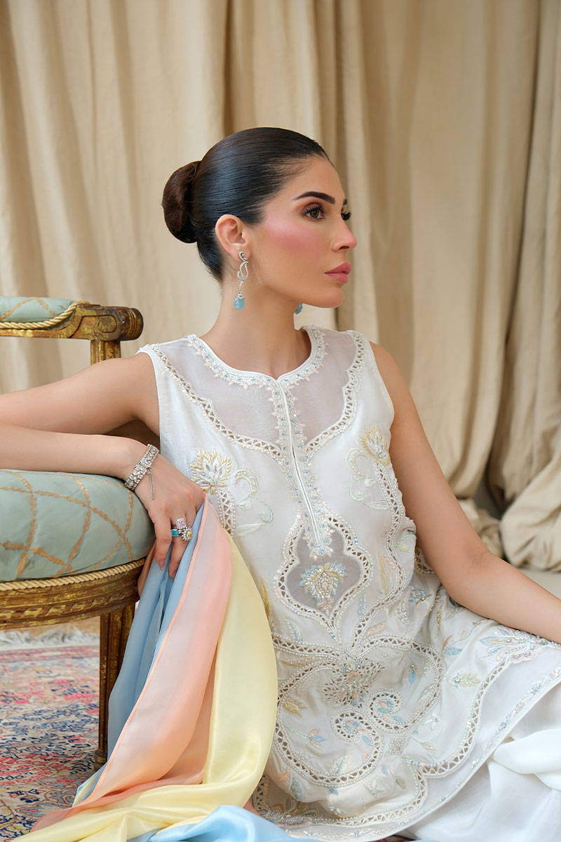 Picture of Ayla with pants