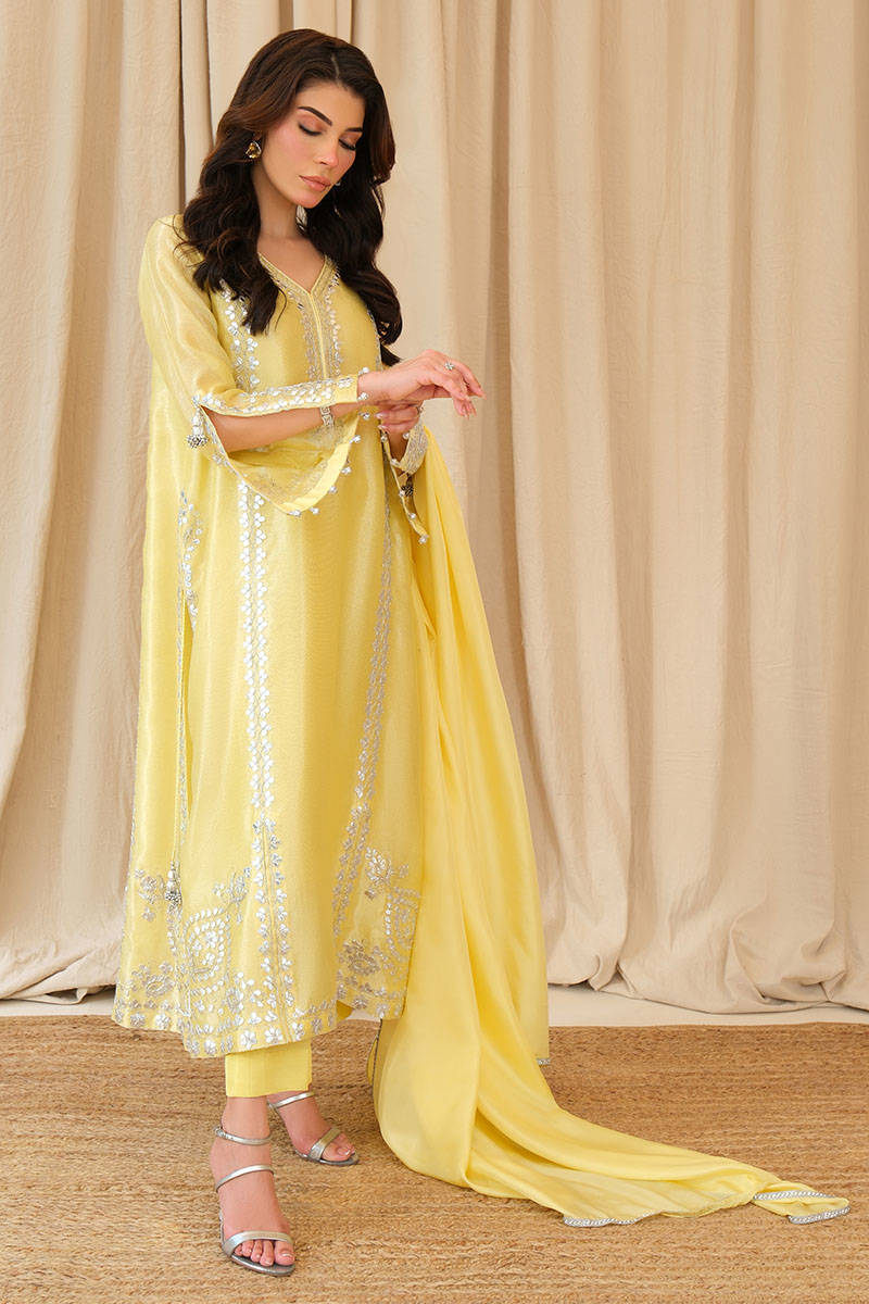 Picture of Ziya with pants